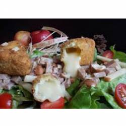 Salade de camembert pané et sa confiture