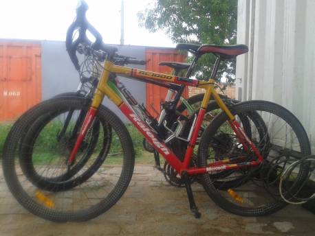 Vélo Raleigh route rouge et jaune Occasion